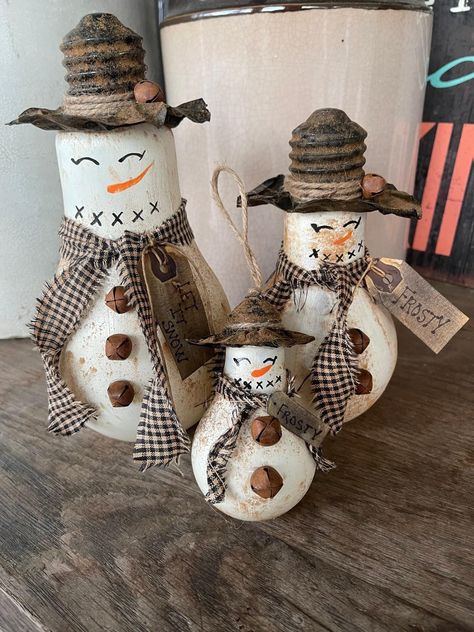 Oh the Snowman Lightbulbs!!!!! You... - The Silver Farmhouse Cute Snowmen, Light Bulb Crafts, Painted Light Bulbs, Light Bulb Ornaments, Painted Christmas Ornaments, Clay Pot Crafts, Diy Christmas Decorations Easy, Snowman Ornament, Dollar Tree Diy Crafts