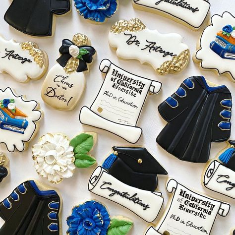 Phd Cupcakes, Graduate School Party Ideas, Phd Graduation Party Themes, Mba Cake Graduation, Psyd Graduation Party, Graduation Party Ideas Doctorate, Doctor Of Education Graduation Party, Doctoral Graduation Party Ideas, Masters Degree Graduation Gifts