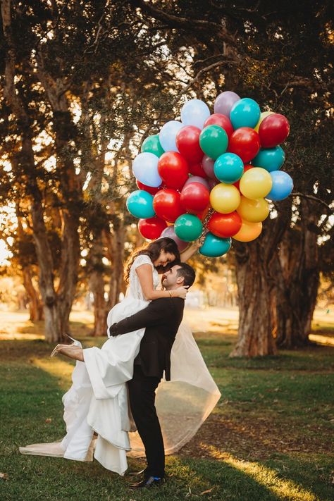 Couple Photos With Balloons, Balloon Photoshoot, Kissing Photo, Themed Engagement Photos, Valentine Photo Shoot, Story Wedding, Its A Girl Balloons, Our Engagement, Valentine Photo