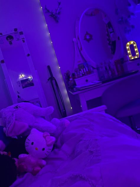 Sanrio Aesthetic Purple, Y2k Room Aesthetic, Sanrio Room Decor, Kuromi Room, Led Lights Bedroom Aesthetic, Purple Hello Kitty, Room Ideas Aesthetic Grunge, Aesthetic Sanrio, Sanrio Room