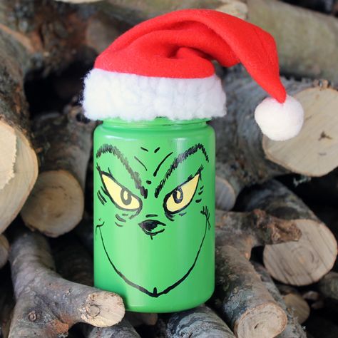 You will love making this Grinch mason jar for your Christmas decor or to add in a fun gift for the holidays. Quick and easy craft that anyone can make! Pill Bottle Crafts, Mason Jar Christmas Crafts, Grinch Crafts, Mason Jar Christmas Gifts, Grinch Decorations, Grinch Christmas Party, Grinch Christmas Decorations, Holiday Crafts For Kids, Christmas Mason Jars