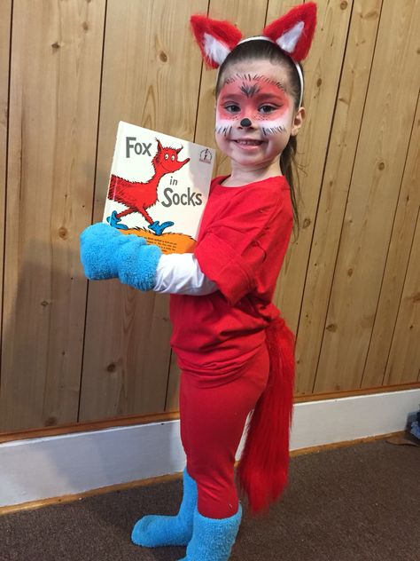 Character Day at school. "Fox in socks" DIY costume Fox In Socks Costume, Book Character Costumes For Kids, Children's Book Characters Costumes, Dr. Seuss Costumes, Dr Seuss Diy Costumes, Childrens Book Character Costumes, Easy Book Week Costumes, Dr Seuss Costumes, Storybook Character Costumes