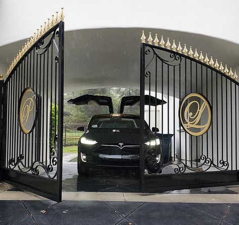 Drive Way Entrance Ideas Front Gates, Luxury Gate Entrance, Stainless Steel Cable Railing, Gate Garden, Security Gates, Aluminium Gates, Railings Outdoor, Stainless Steel Railing, Custom Gates