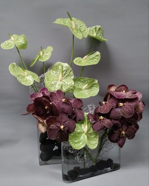 Tropical centerpieces with added wire element- green anthuriums, with Choco vandas Anthurium Arrangement, Tropical Centerpieces, Anthurium Flower, Military Wedding, Wedding Mood, Wedding Set, Save The Date, Floral Arrangements, Plum