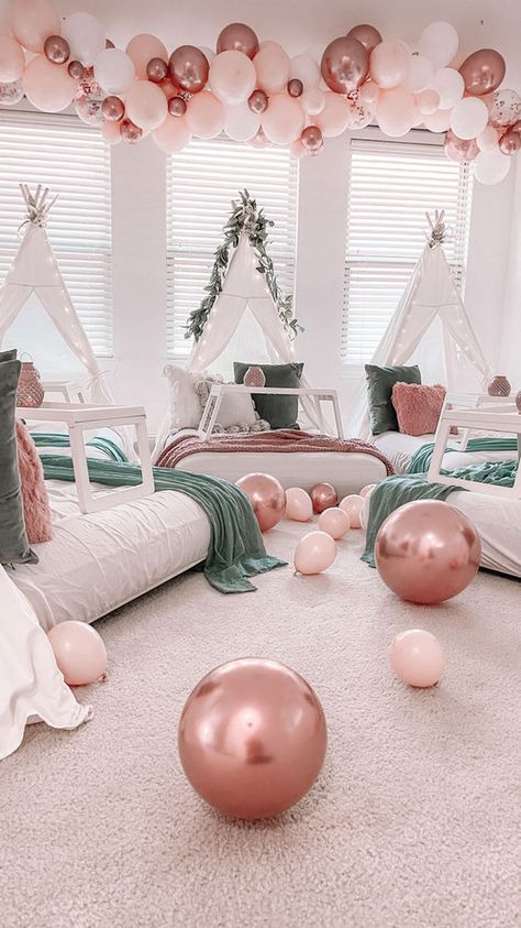 Boho Teepee Sleepover Party, Sleepover Bed Ideas Slumber Parties, 14th Birthday Themes, Teen Birthday Sleepover Ideas, Boho Sleepover Party, Sleepover Room Ideas, 13th Birthday Sleepover Ideas, 10th Birthday Sleepover Ideas, Sleepover Bed Ideas