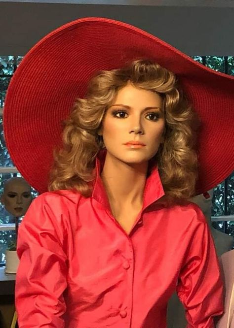 Another pic of the mannequin of Kim Cattrall used in mannequin 1987 Kim Cattrall Mannequin, Mannequin 1987, Kim Cattrall, Good Lord, Costume Design, Good Movies, Actresses, Film, Tv