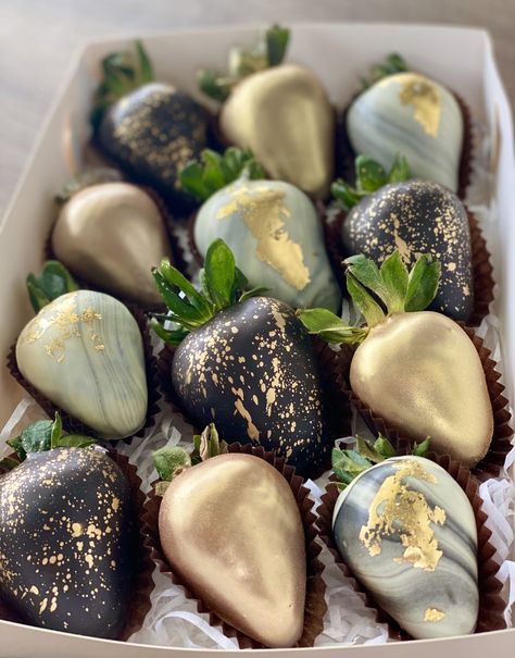 Chocolate Strawberries – Marrie's Elegant Strawberries, Fancy Chocolate Covered Strawberries, Fancy Strawberries, Strawberry Recipe, Chocolate Covered Strawberry Recipe, Diy Hot Chocolate, Chocolate Macaron, Covered Strawberry, Dessert Gifts