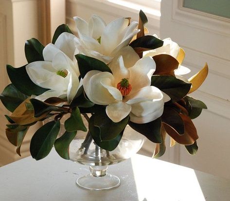 1000+ ideas about Magnolia Bouquet on Pinterest | Bouquets ... Magnolia Centerpiece, Magnolia Wedding, Modern Floral Design, Magnolia Leaves, Magnolia Trees, Broken China, Winter Home Decor, Magnolia Flower, Arte Floral