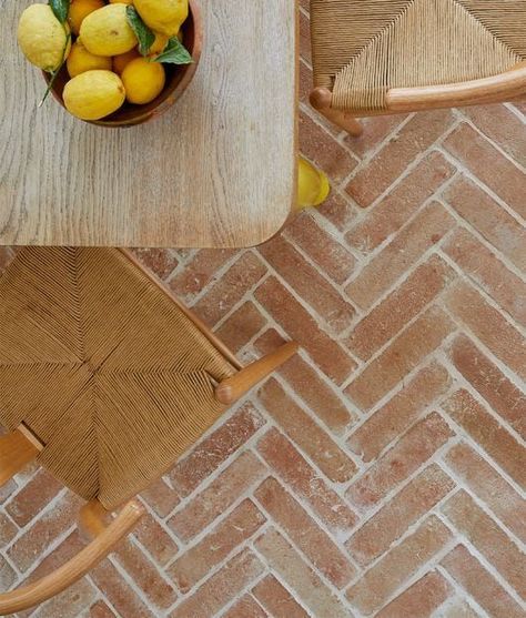 Terracotta Entryway, Kitchen Tile Floor Ideas, Terracotta Tiles Bathroom, Poolside Pergola, Parquet Tiles, Terracotta Floor Tiles, Terrace Tiles, Maple Kitchen, Terracotta Floor