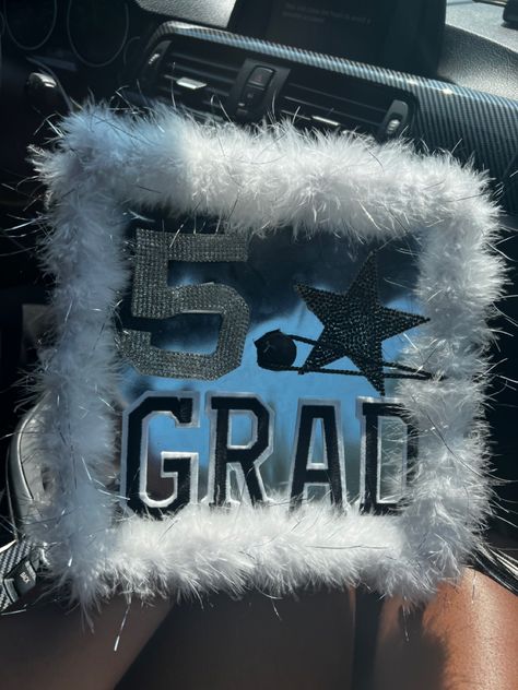 Chrome Hearts Graduation Cap, Crown Graduation Cap, Graduation Cap Ideas High School, Senior Cap Ideas, Graduation Fits, Graduation Pictures Outfits, Senior 25, Creative Graduation Caps, High School Graduation Pictures