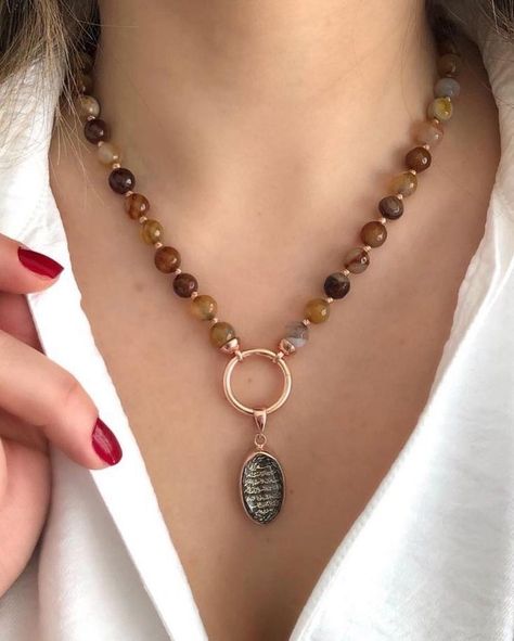 Healing Stone Necklace, Natural Beads Necklace, Necklace Natural Stones, Handmade Necklaces Diy, Homemade Necklace Ideas, Stone Necklace Designs, Stone Beads Necklace, قلادات متدلية, Statement Jewelry Necklace