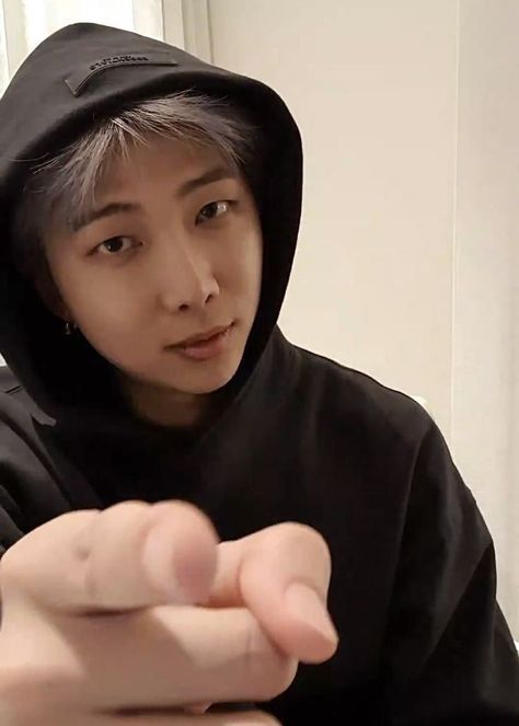 #namjoon #kimnamjoon #bts #icon #rm #photo #kpop #music Joonie Selca, Rm Photo, Kimnamjoon Bts, Namjoon Boyfriend, Clothes Streetwear, Kpop Music, Bts Icon, Bts Namjoon, Bts Pics