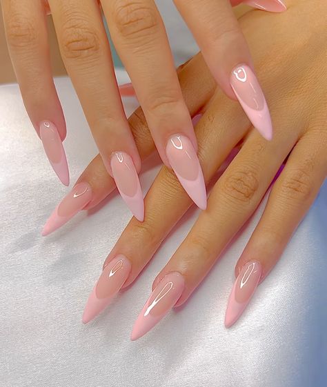 Stiletto French Tip Designs, Festival Nail Ideas, Nails Inspiration Short, Short Stiletto Nails, Short Nail Inspo, Pink Stiletto Nails, Occasion Nails, Short Stiletto, Maquillage On Fleek