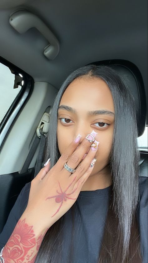 Hand Tattoos For Women Black People, Tats On Dark Skin, Red Ink Tats On Dark Skin, Black Women Face Tattoos, Spider Tattoo Hand, Hand Tattoo Black Women, Hand Tattoos For Black Women, Hand Tattoos Black Women, Tattoos For Black Skin Women