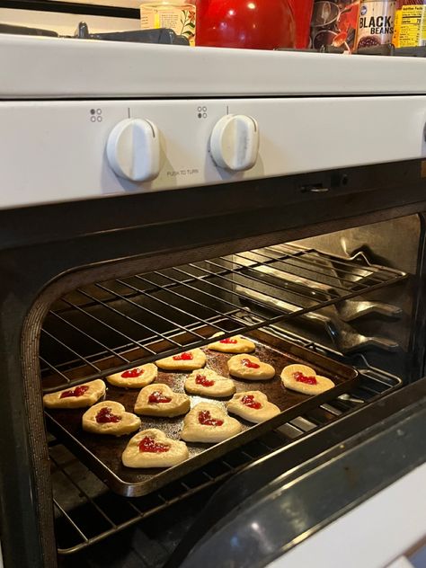 Fall Aesthetic Cookies, Heart Cookies Aesthetic, Home Baking Aesthetic, Baking Cookies Aesthetic, Heart Cookies, Food Cooking, Pretty Food, Cute Food, The Oven