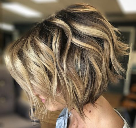 Short choppy layered bob 2019 Edgy Bob Haircuts Choppy Layers, Choppy Layered Bob, Haircut Ideas Short, Choppy Layered Bob Hairstyles, Medium Long Bob, Messy Bob Haircut, Bob Haircut For Round Face, Angled Bob Haircuts, Bob Haircut Ideas