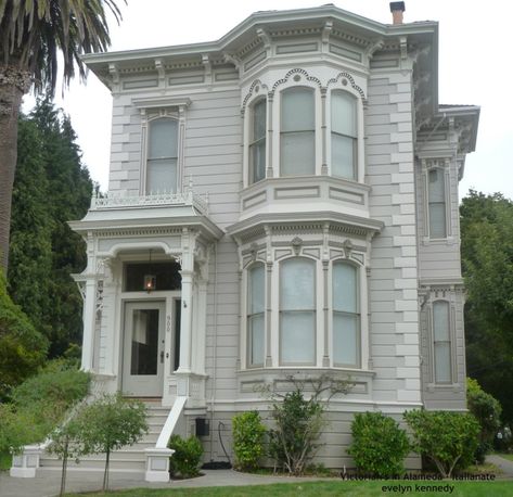 Italianate House, Italianate Architecture, Victorian Exterior, Victorian Style House, Victoria House, Design Resume, Victorian Style Homes, Victorian Buildings, Pintura Exterior