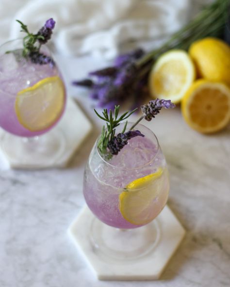 Lavender Drink, Gin And Lemonade, Tonic Cocktails, Garden Cocktail, Basic Cocktails, Spiked Lemonade, Lavender Cocktail, Cocktail Gin, Make Simple Syrup