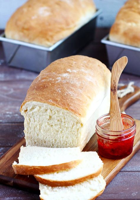 Farmhouse White Sandwich Bread – A delicious soft white bread that’s perfect for sandwiches, toast and grilled cheese. An all purpose bread that you’ll make over and over again. … Sandwhich Bread, White Sandwich Bread, Peasant Bread, Farmhouse Bread, Beautiful Bread, Bread Ideas, Pizza Board, White Bread Recipe, Homemade Breads