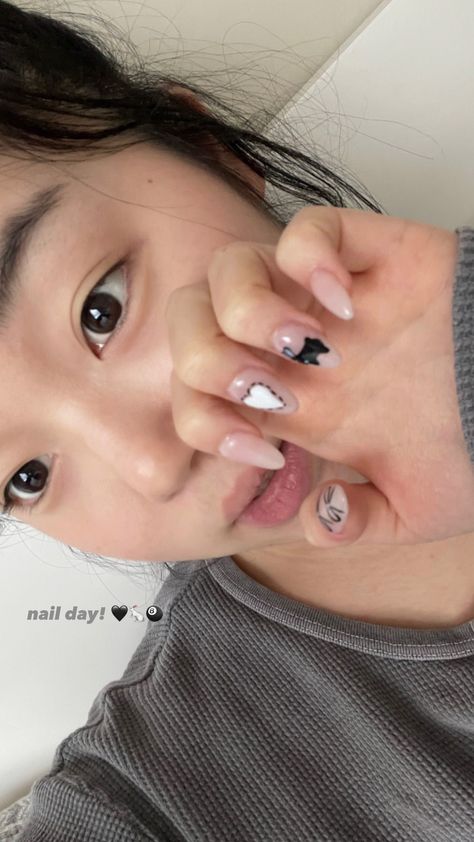 Daisy Choi, Asian Nails, Aesthetic Fashion, Stories Instagram, Youtubers, Love Her, Daisy, Nails, Quick Saves