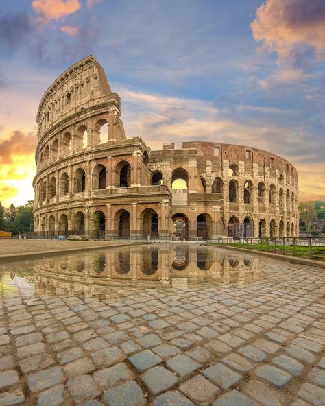 The Colleseum Rome, Italy Aesthetic Architecture, The Roman Colosseum, The Colosseum Aesthetic, Colleseum Rome Aesthetic, Colloseum Rome Pictures, Colosseum Rome Aesthetic, Colessium Rome, Colesium Rome Aesthetic