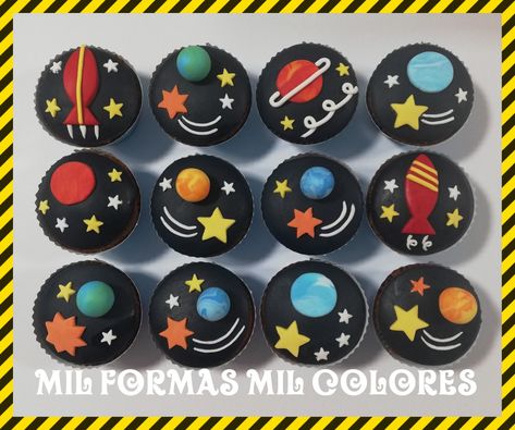 Planets Cupcakes, Solar System Cupcakes, Planet Cupcakes, Space Themed Cupcakes, Space Cupcakes, Vegan Cheese Recipes, Cupcakes For Boys, Creative Baking, Diy Cupcakes