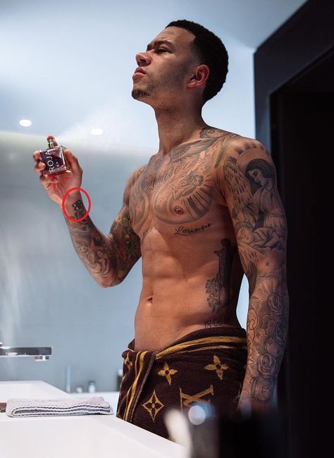 Memphis Depay Tattoo, Brazilian Men, Memphis Depay, Leg Sleeve Tattoo, Men Photoshoot, Black Holes, Handsome Asian Men, Cute Black Guys, Cute Rappers