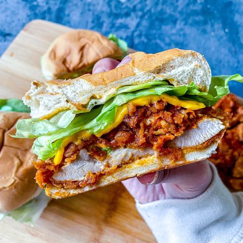 Spicy Crispy Chicken Burger (Chicken Sandwich) Spicy Crispy Chicken Burger, Mushroom Patty, Spicy Chicken Burger, Chicken Zinger, Wfpb Meals, Vegan Mushroom Burger, Burger Chicken, Fried Oyster, Crispy Chicken Burgers