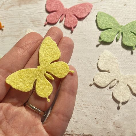 Pre-cut felt packs are back in stock - I've made a lot of flowers, leaves and butterflies... and even more things. Most of them are available in 10-25-50 or 100-packs. Get your creativity, and choose shape and color, or get random color packs. #feltdecoration #felting #ChristmasDIY #HandmadeHoliday #feltflowermaker #feltflowersign #feltflower #feltpatternsofetsy #feltpatterns #patternlove #patterns #feltflowers #feltflowershop #feltro #feltlove Felt Butterfly, Flannel Boards, Felt Pattern, House Decorations, Felt Patterns, Favors Wedding, Quiet Books, Felt Decorations, Christmas Packaging