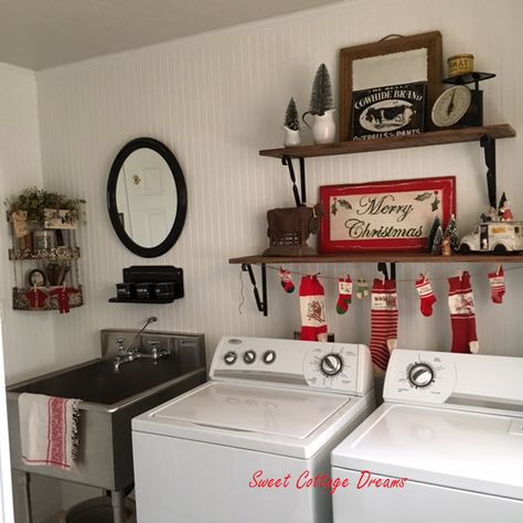 Clothesline In Laundry Room, Christmas Laundry Room Decor, Laundry Room Christmas Decor, Christmas Laundry Room, Cottage Style Christmas, Laundry Room Decor Ideas, Primitive Bedroom, Basement Laundry Room, Dream Laundry Room