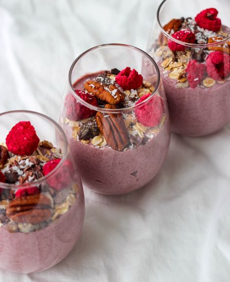 This blended raspberry chia pudding is a delicious vegan option for dessert or breakfast. It's much smoother than traditional chia pudding, too! #chiapudding #healthyrecipe #easyrecipe Healthy Chia Pudding, Banana Chia Seed Pudding, Raspberry Chia Pudding, Chia Pudding Vegan, Pudding Recept, Healthy Whole Food Recipes, Chia Pudding Recipe, Coconut Chia Pudding, Coconut Chia