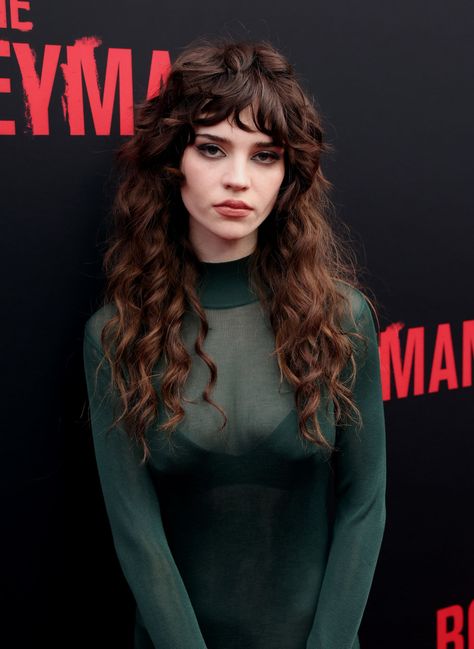 2023 Hairstyle Trend: "Indie-Sleaze" Waves 2024 Haircuts, Curly Shag Haircut, Sophie Thatcher, Hairstyle Trends, Top Hairstyles, Haircuts For Curly Hair, Human Braiding Hair, Hair Reference, Cut My Hair