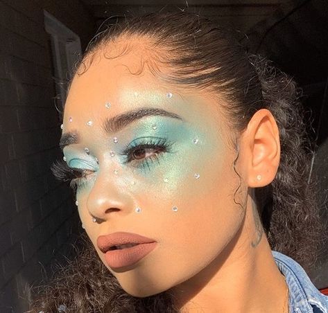 Dramatic Fairy Makeup, Blue Mushroom Makeup, Fish Scales Makeup, Blue Water Makeup, Katara Makeup, Water Makeup Element, Aquatic Makeup, Ocean Makeup Looks, Moon Inspired Makeup