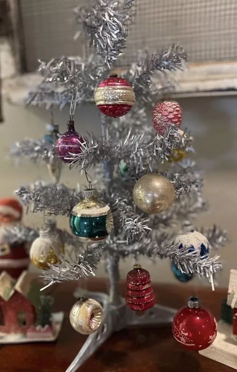 How to Make a Faux Tinsel Tree | Hometalk Christmas Tree Makeover, Christmas Diy Dollar Tree, Dollar Tree Christmas Tree, Diy Tinsel, Diy Vintage Christmas, Silver Tinsel Tree, Diy Dollar Tree Christmas, Tinsel Christmas Tree, Aluminum Christmas Tree