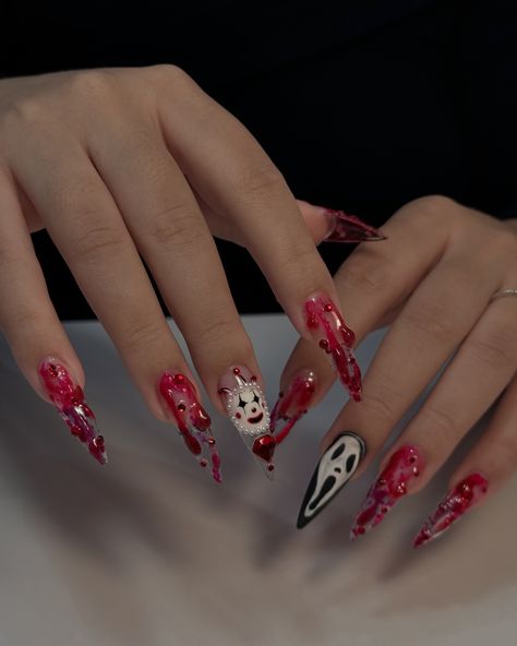 Inspo for halloween 👻 @jelli.eu Long Stiletto Tips - ARI reducere ✨ @coria.ro.shop Clear Base si gel jeleu rosu Long Stiletto, Nail Art, Nails, Halloween, Christmas, Art