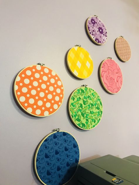 Easy embroidery ring wall art. Color theme decoration.   #walldecor #simplewalldecoration #affordablewalldecor #colorrecognition #nurserydecor #embroideryringwallart Embroidery Ring Decor Wall Art, Embroidery Ring Decor, Embroidery Ring, Affordable Wall Decor, Embroidery Hoop Wall Art, Easy Embroidery, Color Theme, Art Color, Decor Wall Art