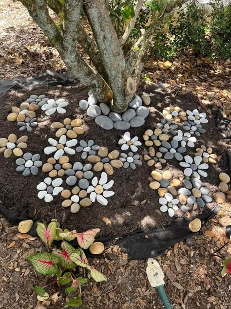 Stone Flowers Garden Art, Diy Garden Rocks, Small Outdoor Rock Garden Ideas, No Maintance Landscape, Rock Flower Path, Flower Rock Garden Ideas, Painted Rock Garden Landscaping, Rock Garden Under Tree, Rock Designs In Gardens