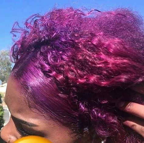 Purple Natural Hair, Dyed Curly Hair, Cute Hair Colors, Dyed Hair Inspiration, Pelo Afro, Dyed Natural Hair, Pinterest Hair, Pretty Hair Color, Natural Hair Inspiration