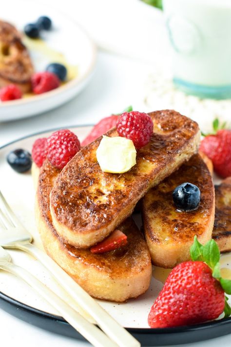 Ciabatta French Toast, Crispy French Toast, Banana Chocolate Chip Pancakes, Delicious French Toast, Breakfast Bread Recipes, Italian Breakfast, Make French Toast, Cinnamon French Toast, Ciabatta Bread