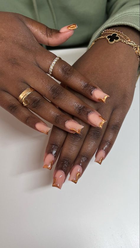 Brown And Chrome Nails, Bronze Acrylic Nails, Black And Gold Chrome Nails, Black And Gold Short Nails, Fall Short Nails Ideas Autumn, Gold Drip Nails, Black And Gold French Tip Nails, Chrome Drip Nails, Fall Nails Ideas Autumn Short