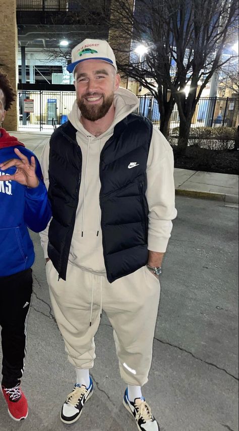 Travis Kelce Style Outfits, Travis Kelce Fashion, Travis Kelce Outfits, Travis Kelce Style, Boyfriend Outfits, Tall Men Fashion, Travis Taylor, Boyfriend Outfit, Tall Man