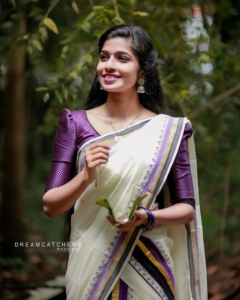 Photo by _AMRUTHA_ PS 👑 on August 26, 2021. May be an image of ‎1 person, outdoors and ‎text that says '‎ه ၂A DREAMCATCHERS WEDDINGS‎'‎‎. Set Mundu Blouse Design, Puff Sleeves Pattern For Blouse, Puff Hands, Settu Mundu, Onam Collections, Latest Fashion Blouse Designs, Simple Saree Blouse Designs, Onam Dress, Brocade Blouse Designs