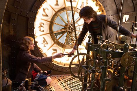 Hugo Movie, Netflix Movies For Kids, Steampunk Interior, Netflix Kids, Hugo Cabret, George Melies, Asa Butterfield, Mechanical Art, Steampunk Decor