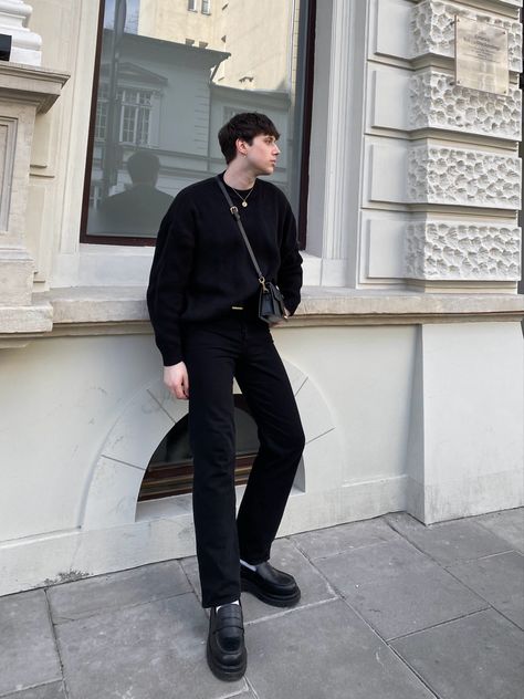 Jacquemus Bag Men, Black Levis Jeans Outfit, Black Sweater Outfit Men, Black Levi Jeans Outfits, Levi Jeans Outfit, Black Sweater Outfit, Sweater Outfits Men, Black Levi Jeans, Jacquemus Bag