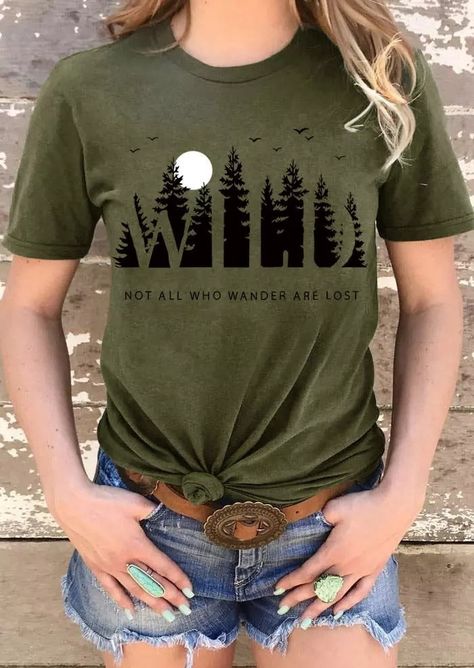 Forest Clothes, Idee Cricut, Creative T Shirt Design, All Who Wander, Cute Shirt Designs, Nature Shirts, Hiking Shirts, T Shirts With Sayings, Printed Sleeves