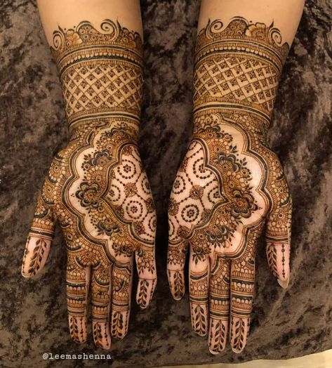 Bridal Henna Design, Front Mehndi Design, Finger Henna Designs, Henna Tattoo Hand, Henna Tattoo Designs Hand, Henna Art Designs, Modern Henna Designs, Latest Henna Designs, Bridal Henna Designs