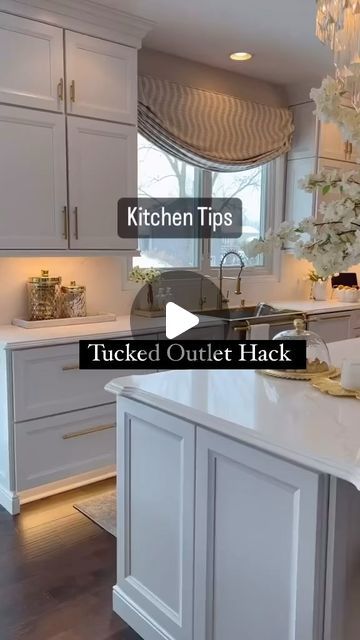 Gwendolyn Jones on Instagram: "I love what they did with this though…. No outlets viable on the backsplash is a unique idea 💡 hmmm… come here new best friend ♥️ you make choosing to do it your way and asking for this look gorgeous! 

#organized#organizer#declutter#homesweethome#homehack#kitchenorganization" Kitchen Backsplash Outlets, Outlets In Backsplash, Backsplash Outlets, Hide Outlet, Stone Backsplash, Marble Backsplash, Organize Declutter, New Best Friend, Come Here