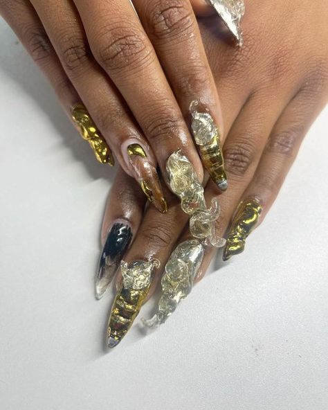 Schiaparelli Nails, Feather Nail, Feather Nails, Witch Nails, Nail Board, Elite Fashion, Inspired Nails, Nail Jewelry, Art Nails