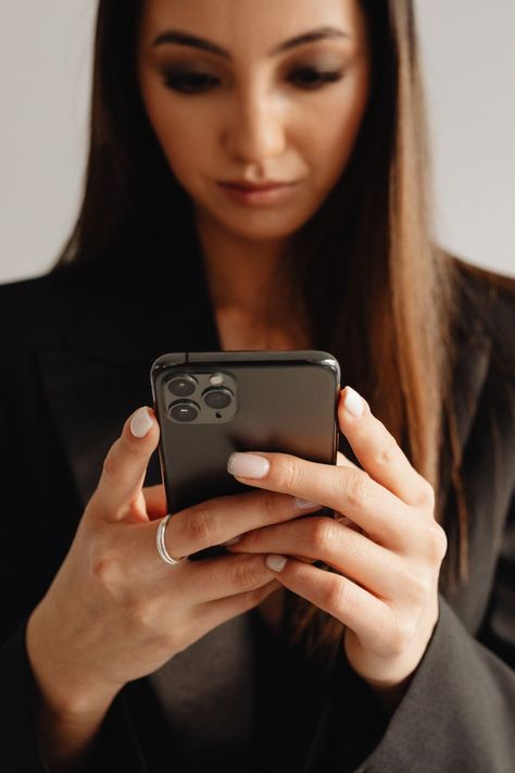 Dark Classy Aesthetic, Teacher Photoshoot, Feed Insta, First Youtube Video Ideas, Brand Shoot, Business Photoshoot, Free Photographs, Classy Aesthetic, Black Suit