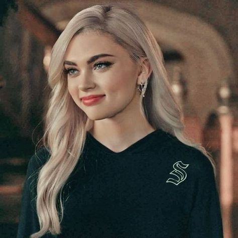 Draco Malfoy Sister Face Claim, Slytherin Queen Aesthetic, Lizzie Saltzman, Blonde Slytherin Girl, Harry Potter Fancast Slytherin, Bellatrix Narcissa Andromeda, Female Harry Potter, Harry Potter Face, Cher Horowitz